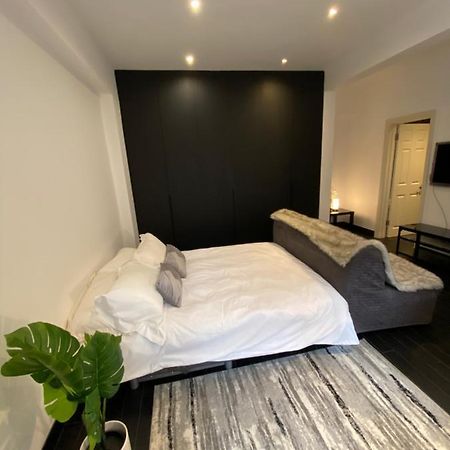Beautiful Modern Studio In High Street Kensington Apartment ลอนดอน ภายนอก รูปภาพ