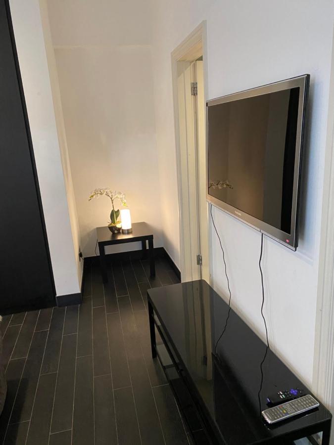 Beautiful Modern Studio In High Street Kensington Apartment ลอนดอน ภายนอก รูปภาพ